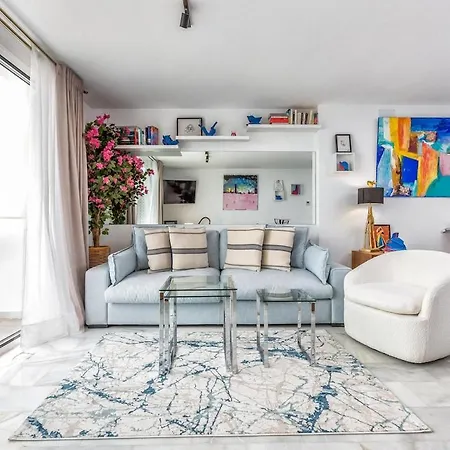 2 Bedroom In Puerto Banus With Open Sea Views ماربيا