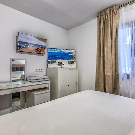 Apartment 2 Bedroom In Puerto Banus With Open Sea Views Marbella