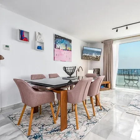 2 Bedroom In Puerto Banus With Open Sea Views Апартаменти Марбелья